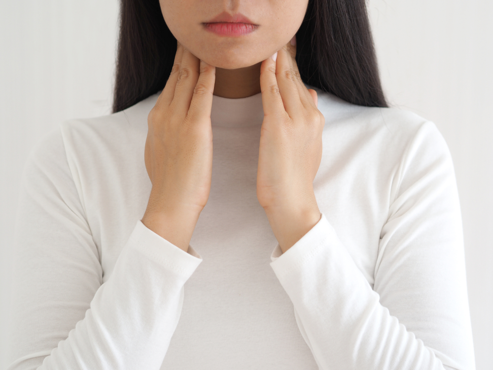 What causes an underactive thyroid (hypothyroidism)?