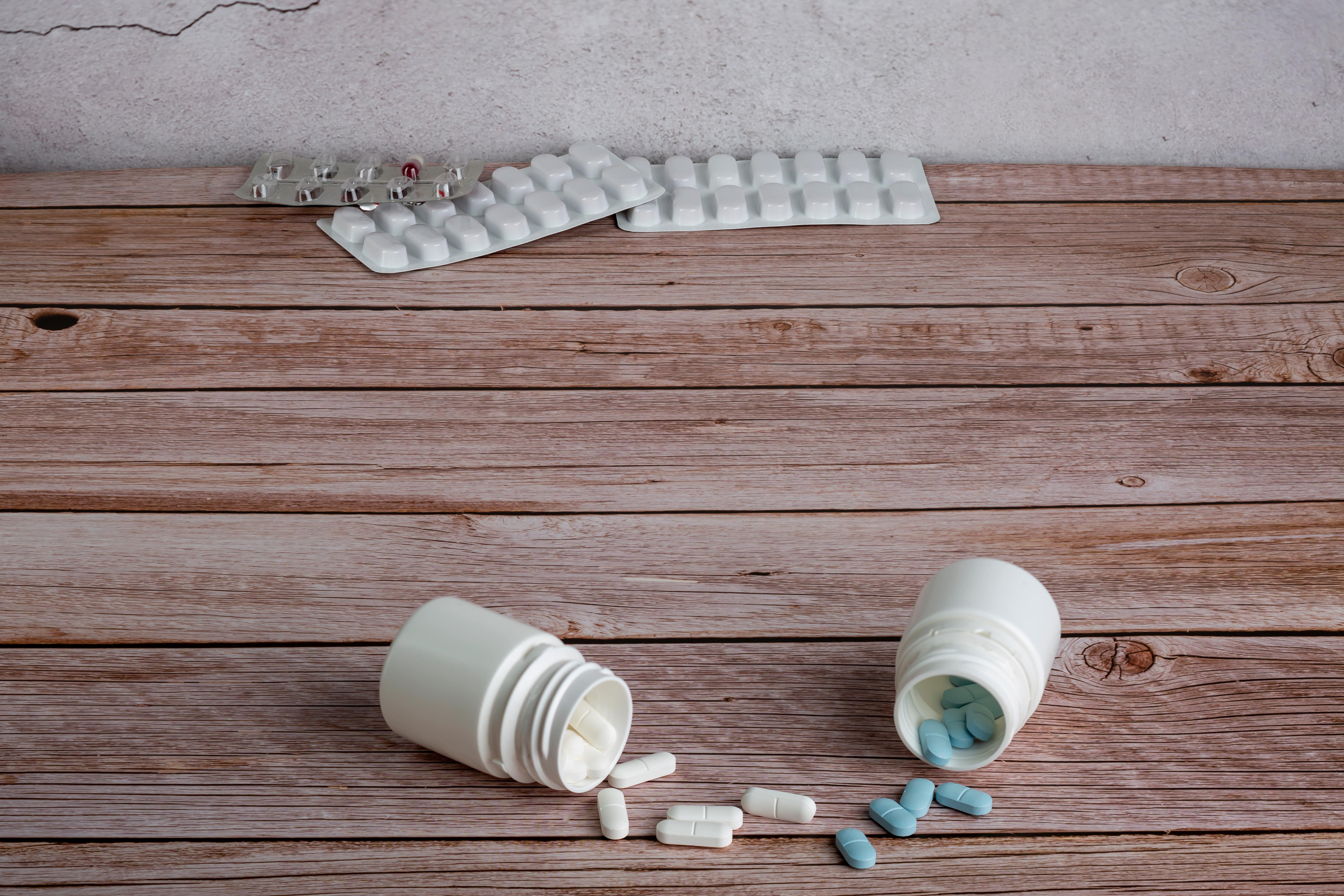 Alprazolam vs Diazepam: Uses, Differences, Side Effects & Addiction